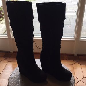 *NWT* Forever 21 Black wedge cuffed boots